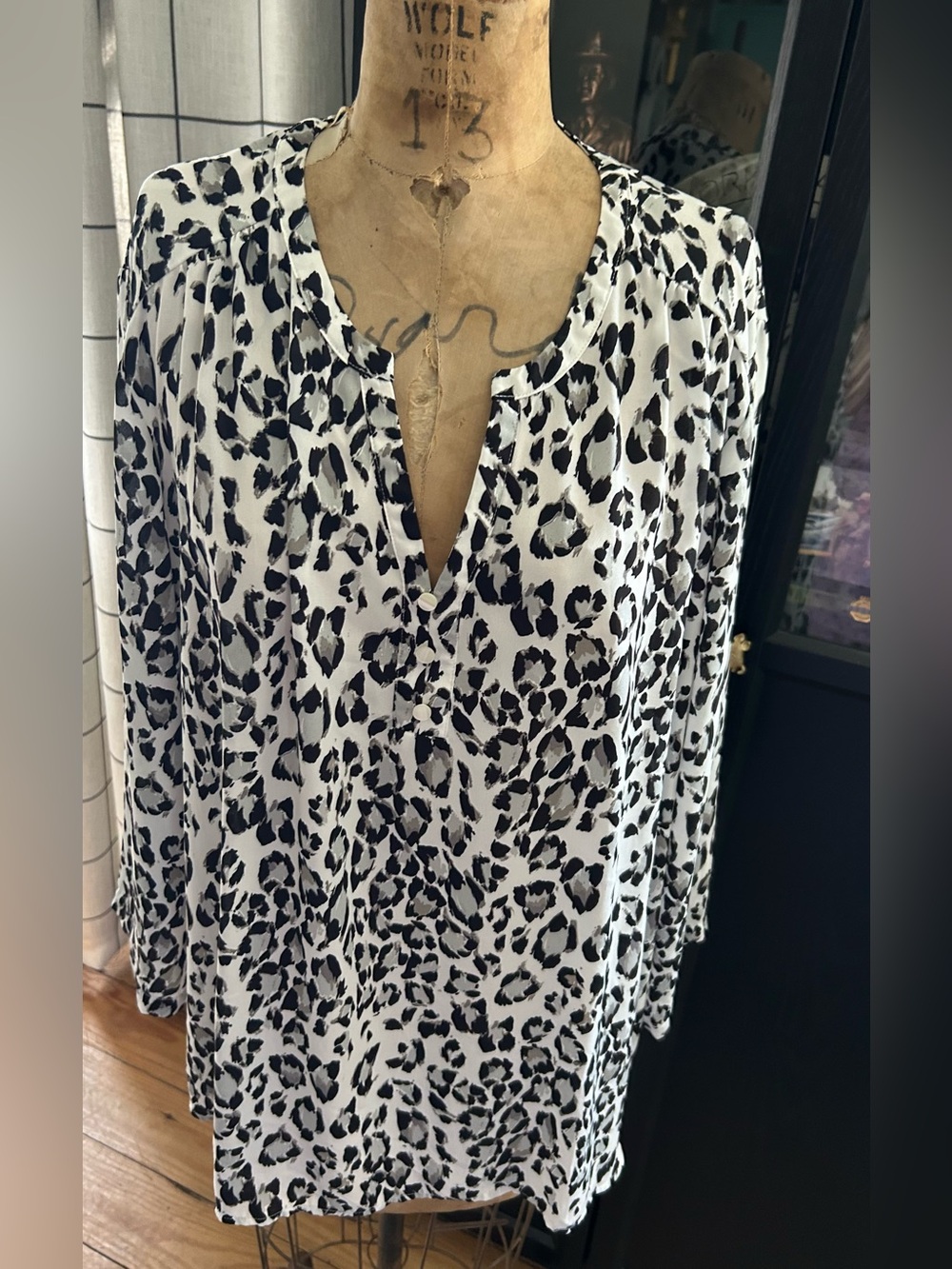 Van Heusen Women's Black & White Leopard Print V-Neck Blouse